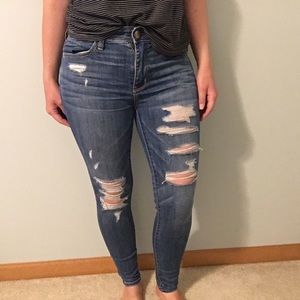 American Eagle | Distressed Jeans